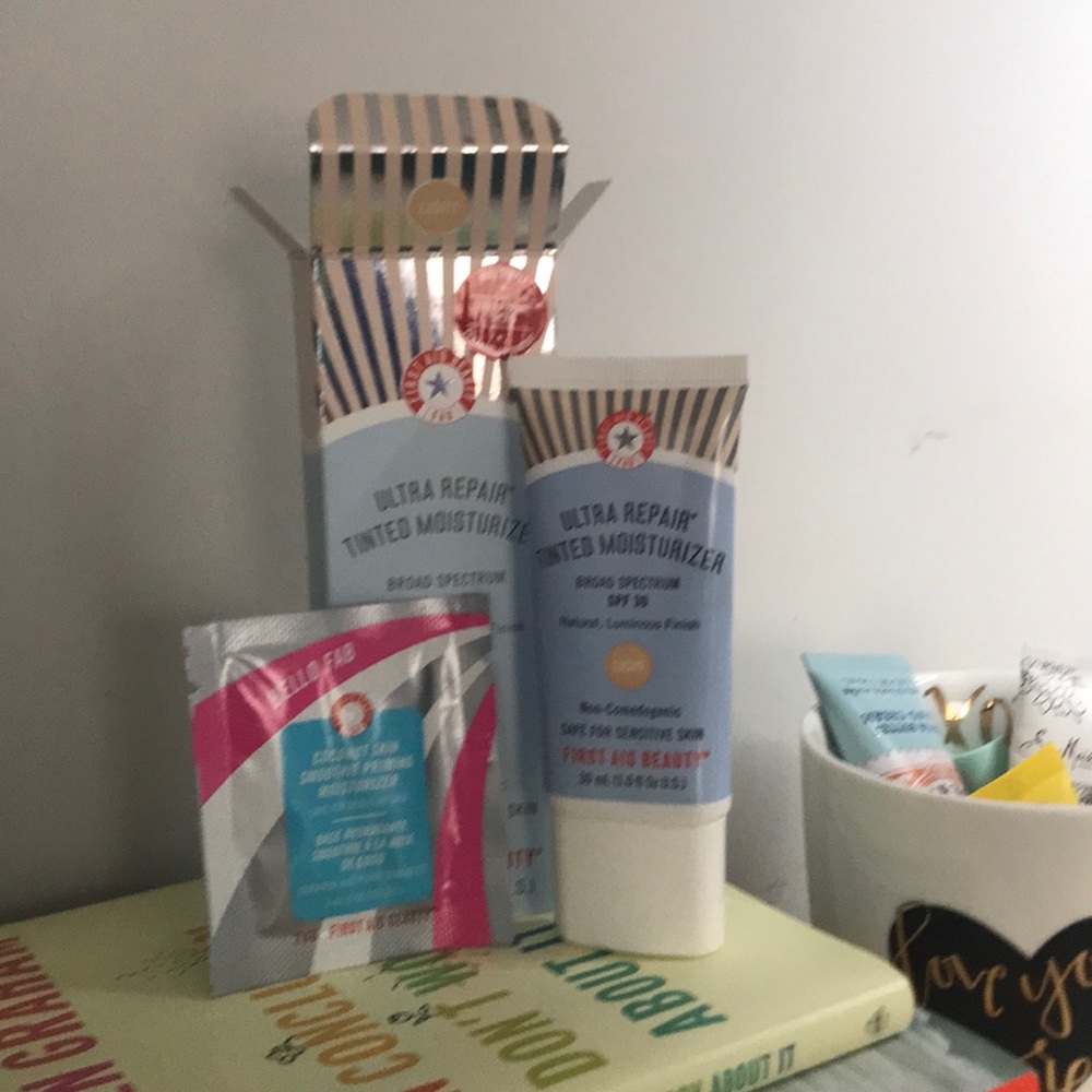 First Aid Beauty Tinted Moisturizer SPF 30 - Light